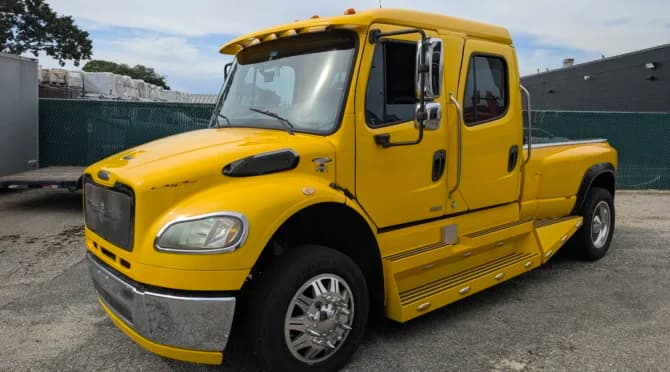 2006 Freightliner M2 Sport Hauler